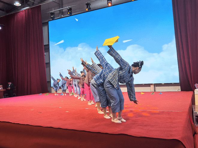 开云官方网站-关于现代舞运动会：舞动身体的极限表现的信息