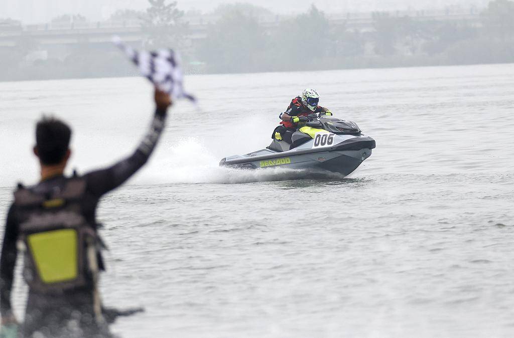 开云体育官方网入口-水上摩托激情赛，速度与激情的完美结合的简单介绍