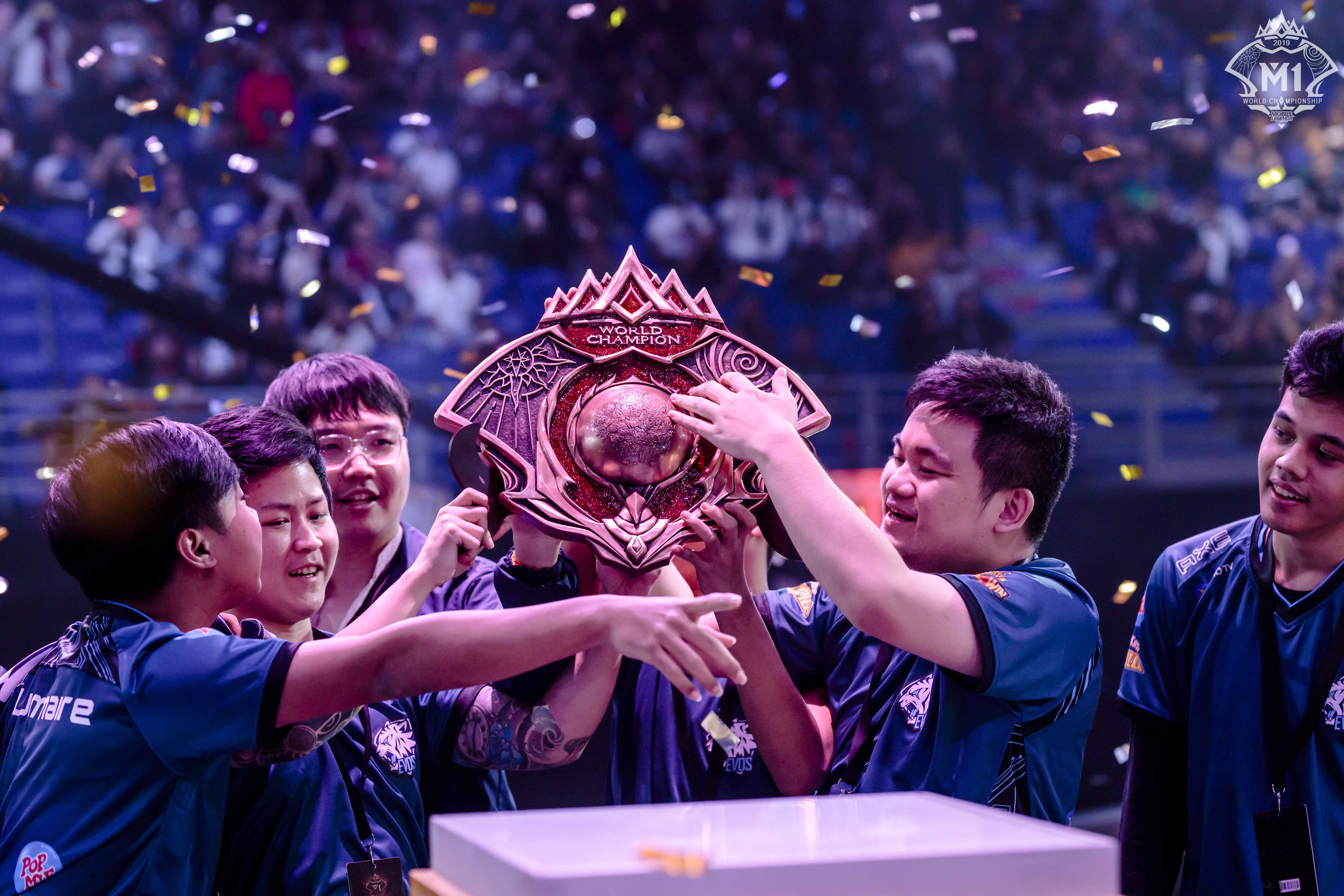 开云官方-世界杯半决赛激战正酣，冠军之路如火如荼