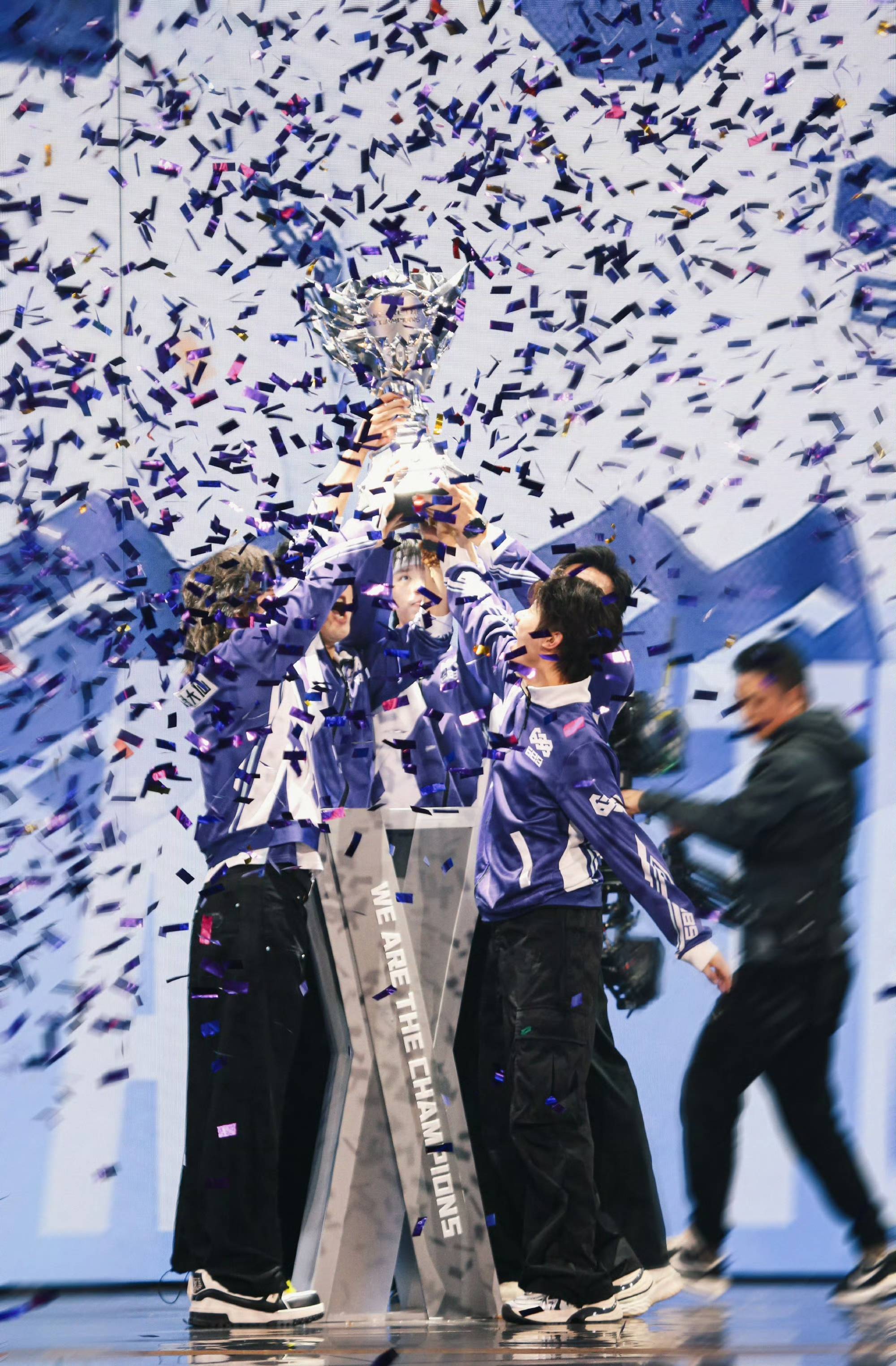 世界杯半决赛激战正酣,冠军之路如火如荼 世界杯半决赛激战正酣,冠军之路如火如荼