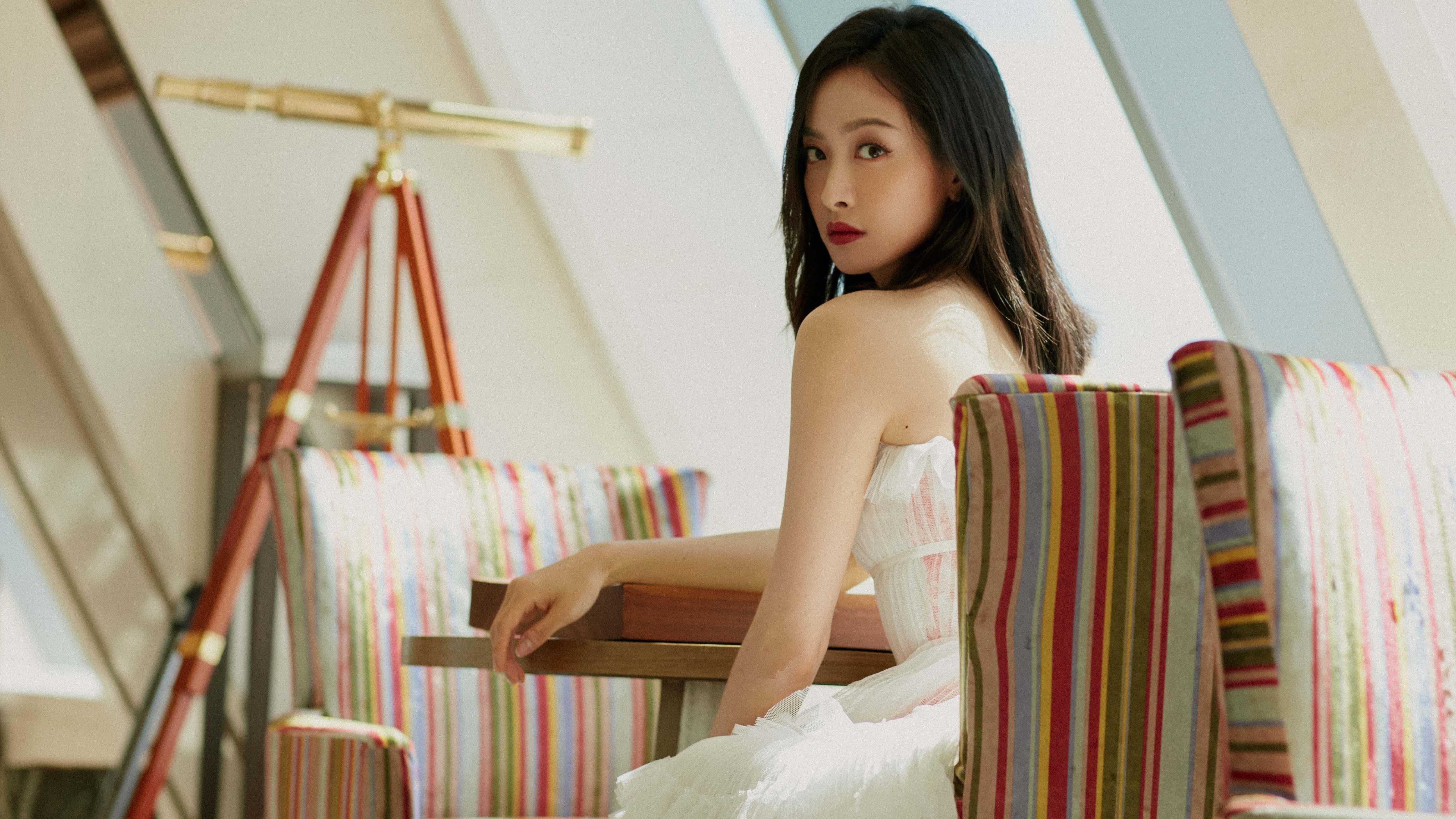 国际热身赛国足逆袭 球员表现焕然一新，国足热身赛比赛结果